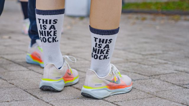 페가수스 운동화는 나이키 러닝화의 역사책이나 다름없는 운동화. 지난 40년이 넘는 시간 동안 41번의 크고 작은 진화를 거듭했다. 신었을 때 부드럽고, 쿠션이 적당해 나 같은 초보자에게도 딱이다