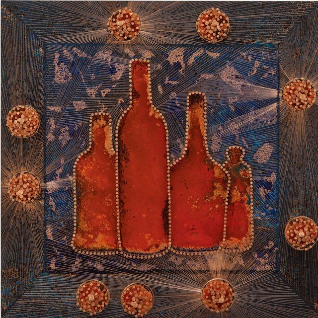 거리에 마련된 임시 추모공간에 놓인 빈 술병과 기도 초를 형상화한 ‘Still Livin’ Abiding’(2024). 