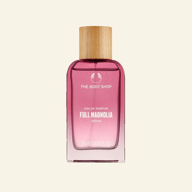 더바디샵 풀 매그놀리아 오 드 퍼퓸: 주인공 목련이 돋보이도록 새콤한 그린 루바브, 그린 만다린, 베르가못 톱 노트와 신선한 장미, 차 향을 더했고 머스크와 화이트 우드 약간으로 청초하게 마무리. 75mL 8만9천원. 