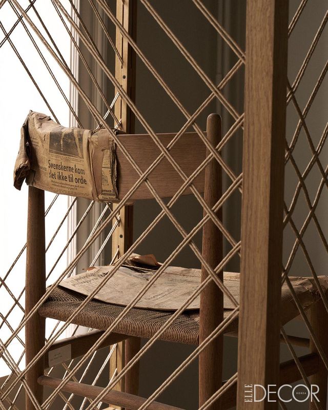  코펜하겐에서 열린 2024 ‘3Daysofdesign’에 전시한 체어 ‘CH36’의 뒷모습.