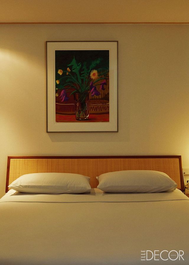 비교적 얇고 가벼운 매트리스를 선호해서 침대 또한 허먼 밀러의 넬슨 신 에지 베드를 선택했다.