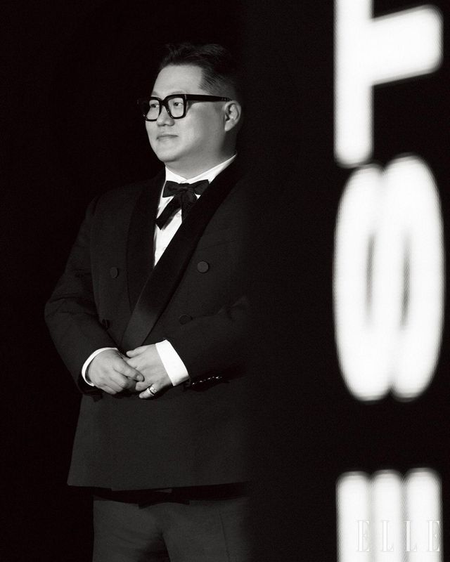 오랜 시간 국내 톱 셀러브리티들의 스타일을 책임져 온 스타일리스트 정윤기는 엘르 스타일 어워즈의 스페셜리스트이자 시상자로 참석했다. 