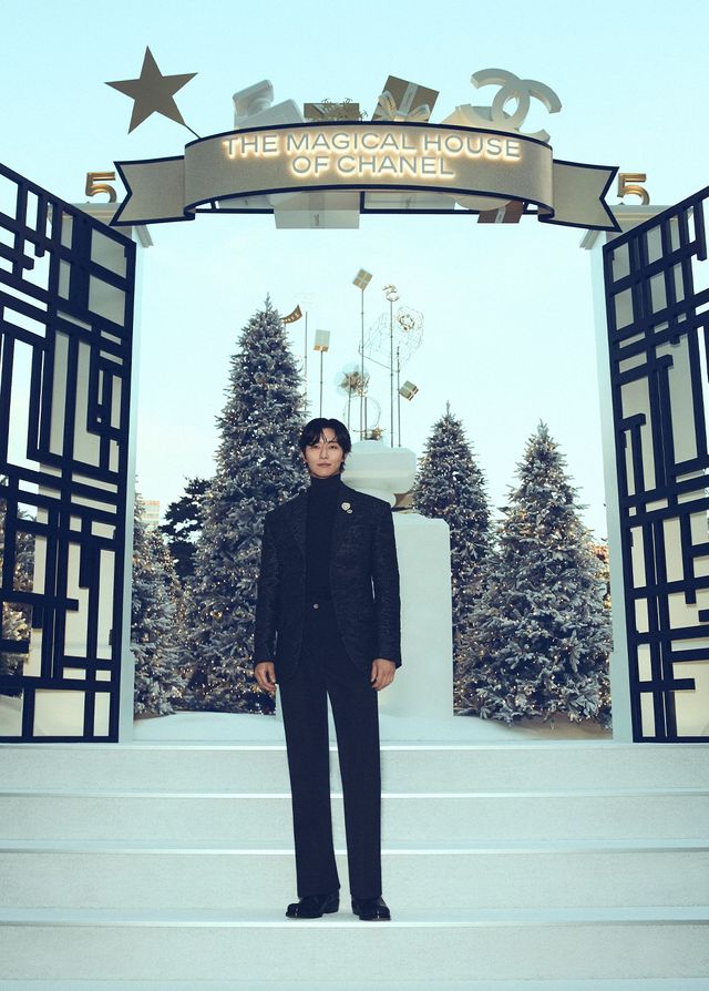 ‘샤넬 윈터 테일 홀리데이 아이스링크’ 오프닝 행사에 참석한 박서준.