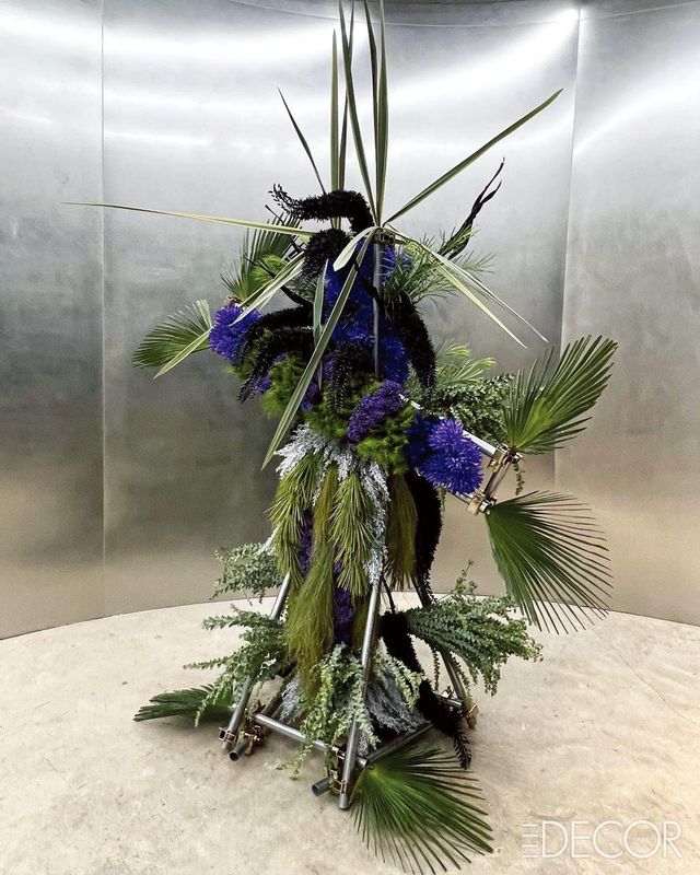 일본 애니메이션 〈신세기 에반게리온〉의 세계관에서 영감을 받아 제작한 ‘에반게리온: 외계식물’. 