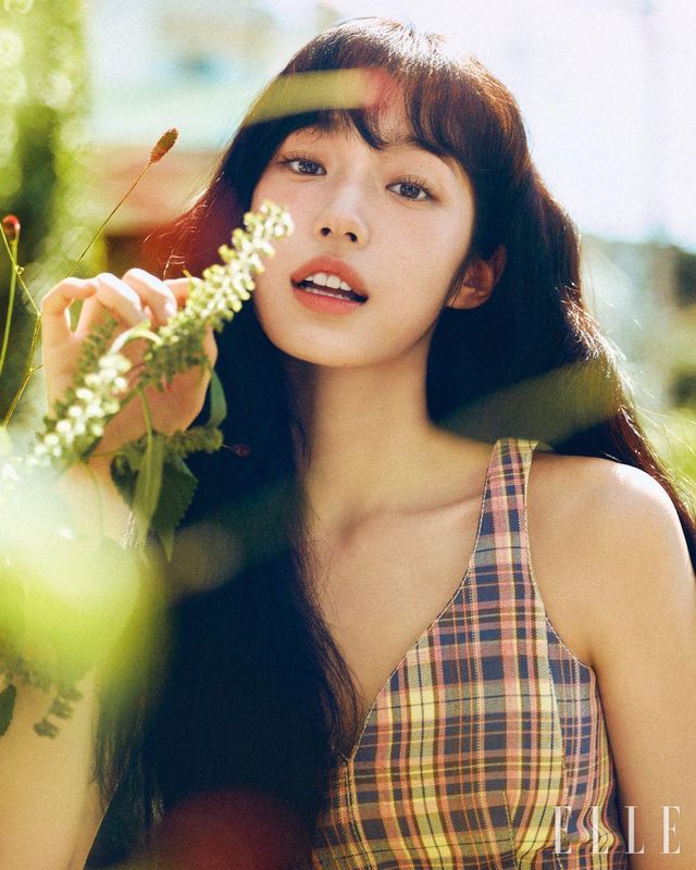 체크 패턴의 리브리스는 Lehho. 