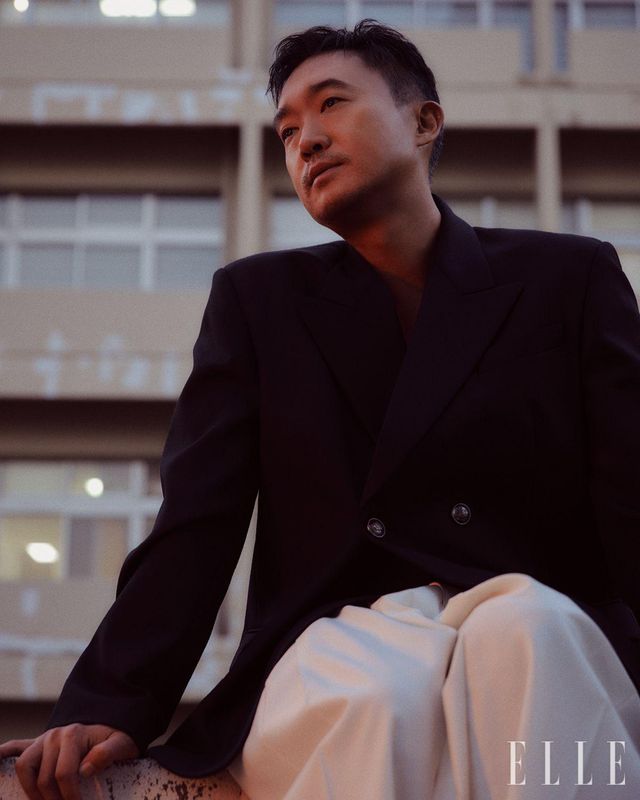 코트는 Intersection. 팬츠는 Zagae