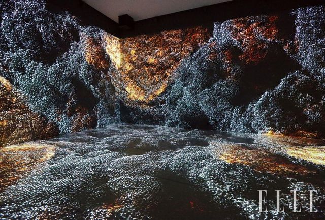  PKM 갤러리 개인전에서 공개한 ‘Finite’(2021)의 폭발 신.