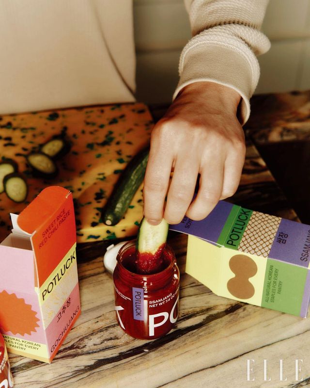 포틀럭은 정통성을 살리면서도 한국 전통 요리에 익숙하지 않은 사람도 즐길 수 있도록 실용적인 용도를 추구한다.