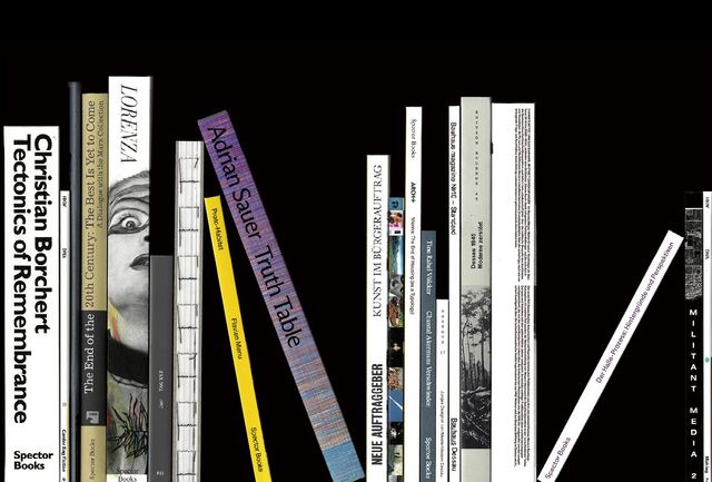  “하루 한 권의 책이 출판계를 지킵니다!” 스펙터 북스는 몇 주 동안 인스타그램을 통해 출판한 649권의 책을 소개하는 캠페인을 진행했다. 그 일환으로 스펙터 북스의 책들이 재미있게 꽂힌 이미지를 포스팅했다. 