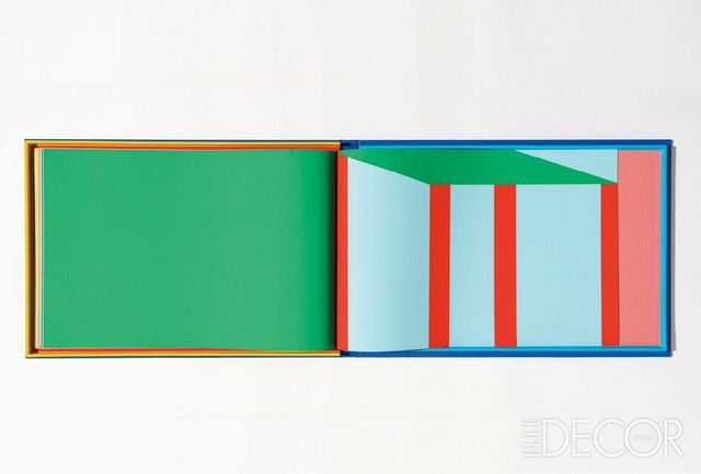 〈Home Alone〉. 로젠달의 디지털 스케치를 잉크로 각색해 종이에 재구현한 작업으로, 컴퓨터 화면 비율과 유사한 판형과 부드러운 종이, 컬러 코튼 실로 제본했다. 