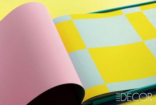 인터넷 아트의 선구자 라파엘 로젠달(Rafaël Rozendaal)의 작업을 반대로 아날로그 방식으로 기록한 .