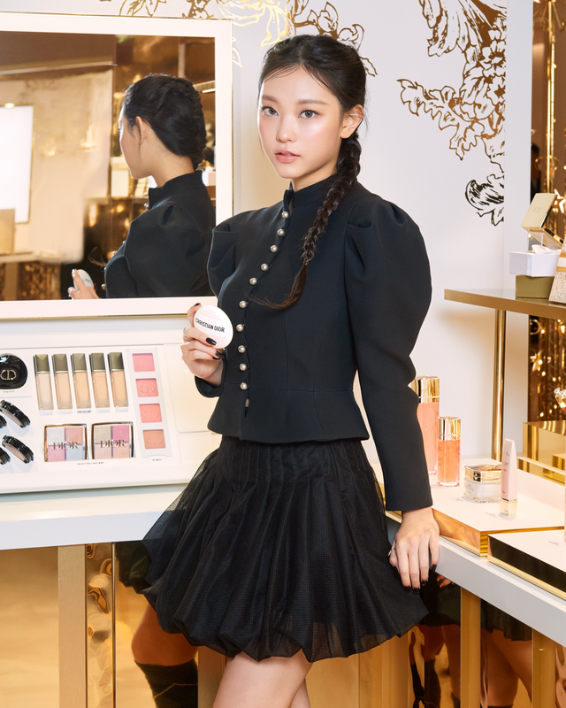 디올 하우스 앰배서더 해린.