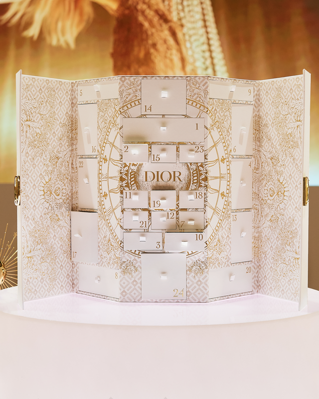 디올 30 몽테뉴 어드벤트 캘린더.
