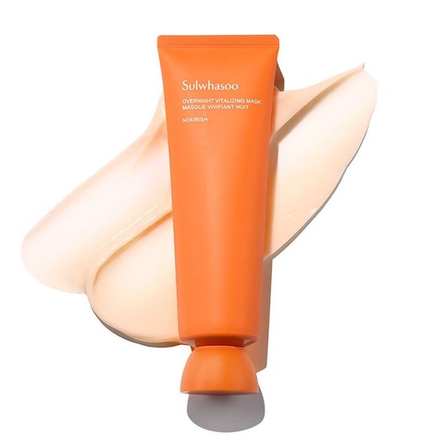 설화수 여윤팩: 피부 장벽과 유사한 보습 성분, 대추, 석류 추출물의 장벽 재생, 항산화 효과를 볼 수 있는 슬리핑 마스크. 120mL 65,000원