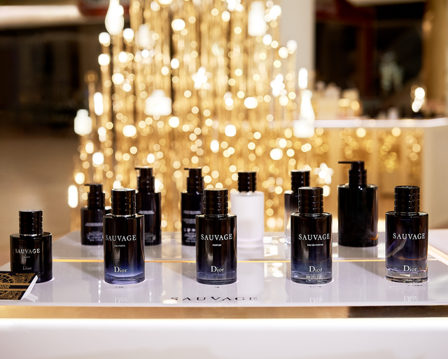 디올의 대표적인 남성 향수 라인 ‘소바쥬’. 