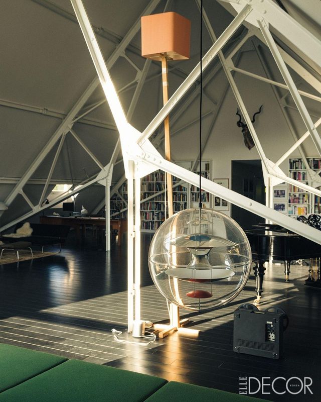 마이클과 잉가가 좋아하는 2층 로프트에서는 종종 파티가 열린다.