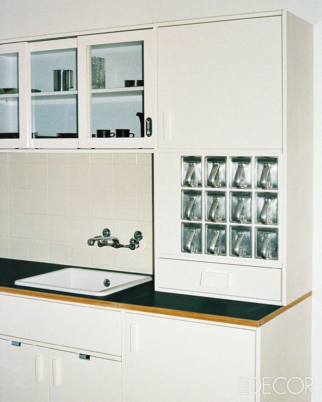 41호 부엌에서는 현대 시스템 키친의 시작인 프랑크푸르트 키친의 유닛을 감상할 수 있다.