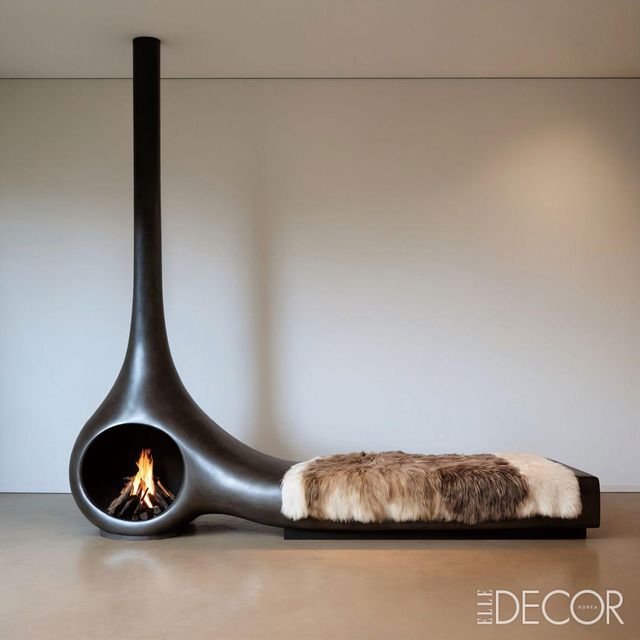 검게 그을린 강철로 디자인한 난로 컬렉션 ‘벌컨(Vulcan)’. 불을 단순한 난방 수단을 넘어 하나의 예술적 요소로 승화시켰다. 