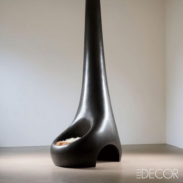 검게 그을린 강철로 디자인한 난로 컬렉션 ‘벌컨(Vulcan)’. 불을 단순한 난방 수단을 넘어 하나의 예술적 요소로 승화시켰다. 