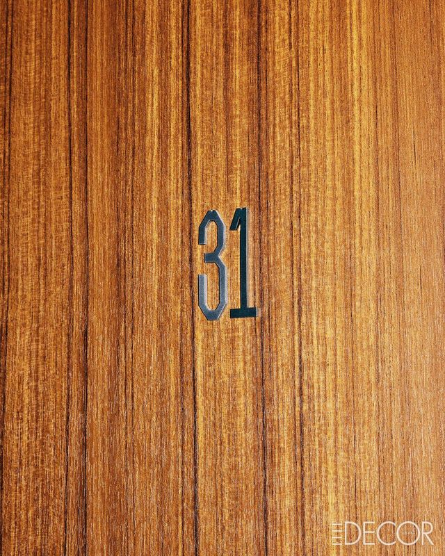 31호 현관에 새겨진 룸 넘버. 