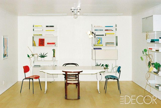 독일 빈티지 가구가 모인 41호에서는 찬란한 서재와 조우하게 된다. 에곤 아이어만, 미하엘 토네트 등의 오리지널 피스들이 무심하게 놓여 있다. 