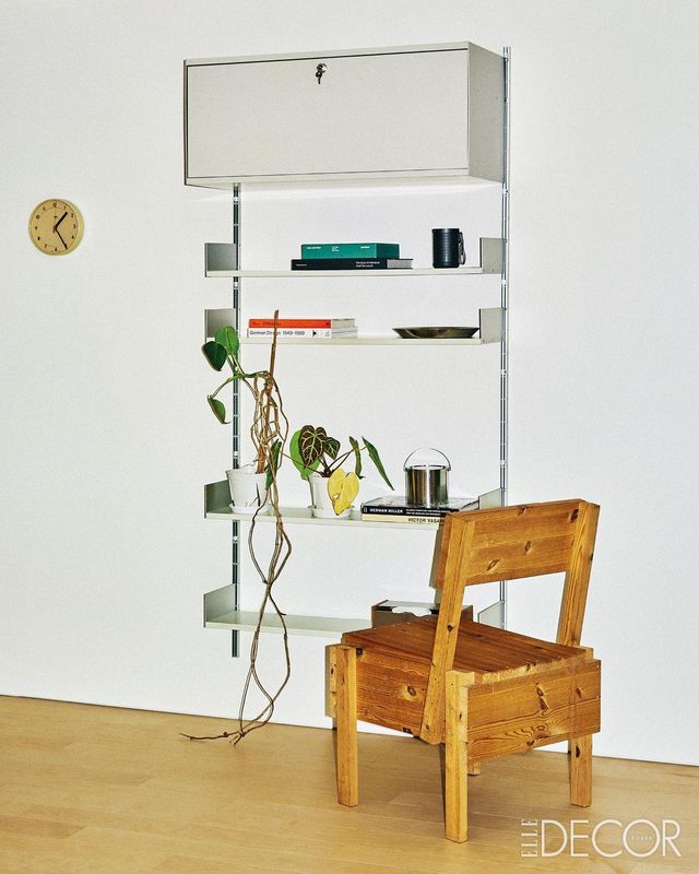 41호에는 디터 람스의 비초에 쉘빙 시스템과 엔초 마리의 ‘세디아 1’ 체어가 놓여 있다.