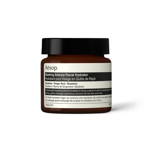 이솝 시킹 사일런스 페이셜 하이드레이터: 진정 성분 비사보롤, 생강 추출물에 스쿠알란이 수분을 가두어 주는 로션에 가까운 수분 크림. 60mL 6만9천원.