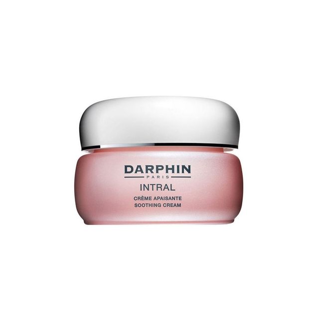 달팡 인트랄 수딩 크림: 시어버터와 판테놀, 식물 유래 진정 성분 캐모마일과 호손, 모란 뿌리 추출물을 함유한 수분 크림. 50mL 8만6천원.