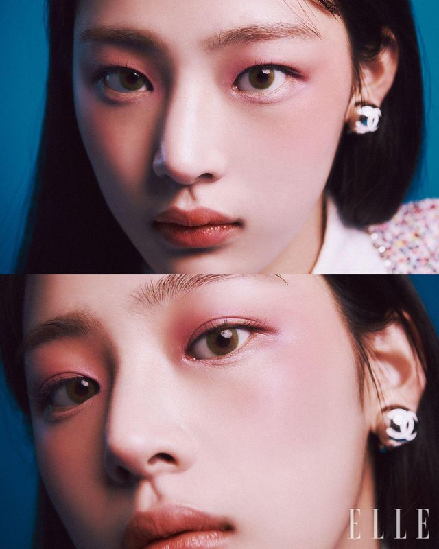  레 베쥬 아이섀도우 팔레트, 쿨에 든 시머리 베이지 컬러를 베이스 섀도로 눈꺼풀 전체에 바른 다음 오버진 컬러를 눈앞머리부터 쌍꺼풀 안쪽 라인에 흩뿌리듯 블렌딩해 준다. N°1 DE CHANEL 레드 까멜리아 립 앤 치크 밤, 2 헬시 핑크로 뺨을 물들인 뒤 루쥬 코코 플래쉬, 90 쥬르를 입술에 고루 바르면 완성. 사용 제품은 모두 Chanel. 이어링은 Chanel.