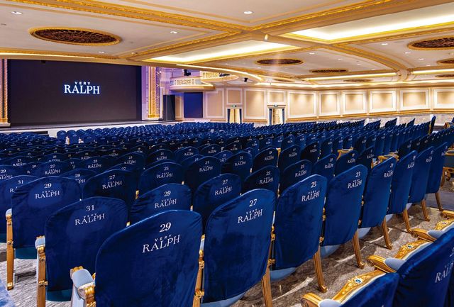 좌석마다 영화 이름인 〈Very Ralph〉가 적혀 있다. 