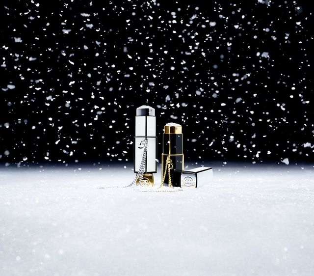 (왼쪽부터) N°5 로(L'EAU) 펄스 스프레이, N°5 오 드 빠르펭 펄스 스프레이.