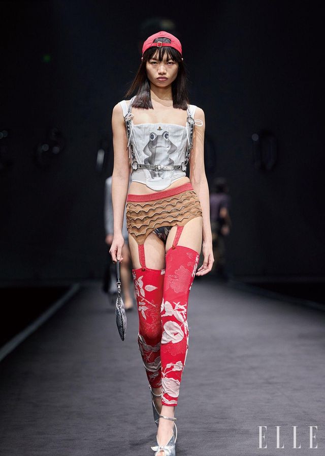  2019년 이후 처음으로 상하이에서 선보인 비비안 웨스트우드의 새로운 컬렉션.