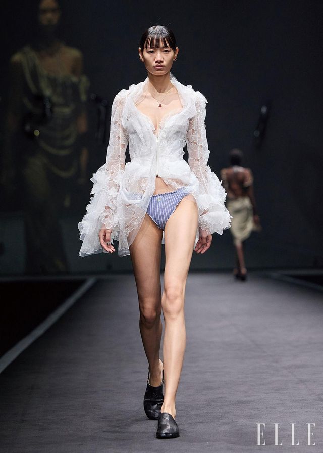  2019년 이후 처음으로 상하이에서 선보인 비비안 웨스트우드의 새로운 컬렉션.