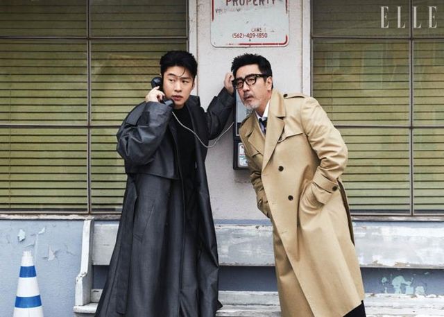  류승룡이 입은 코트는 Lemeteque. 타이는 Polo Ralph Lauren. 안경은 Prada by EssilorLuxottica. 안재홍이 입은 코트와 니트, 팬츠, 슈즈는 모두 Ferragamo.