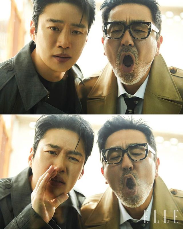 류승룡이 입은 코트는 Lemeteque. 타이는 Polo Ralph Lauren. 안경은 Prada by EssilorLuxottica. 안재홍이 입은 코트와 니트는 모두 Ferragamo. 