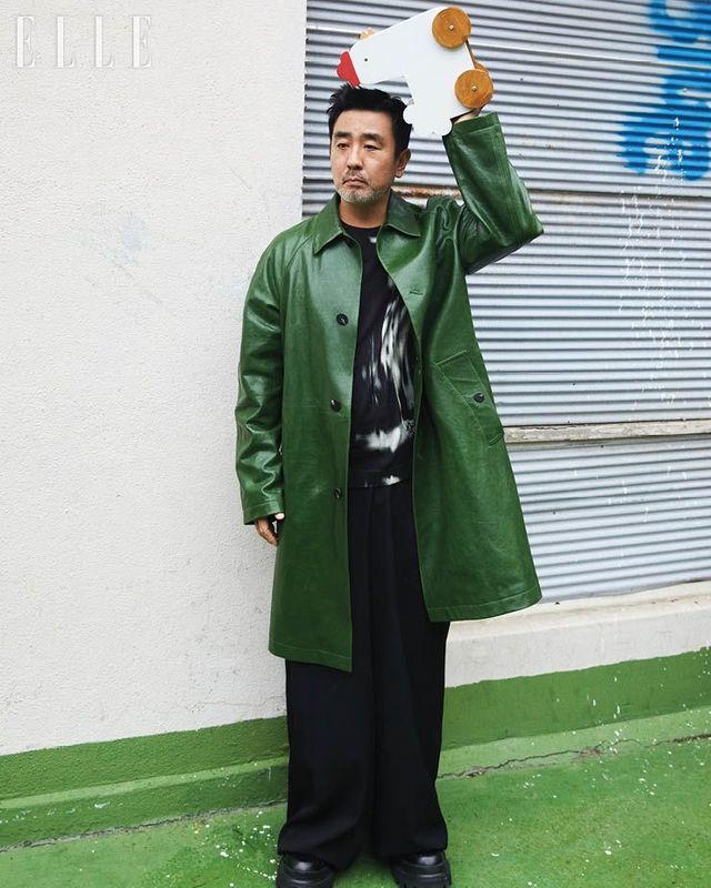 코트는 Ferragamo.