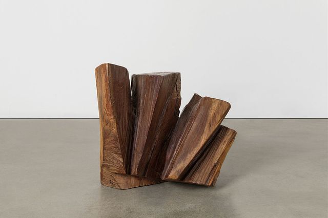 김윤신(b. 1935) 〈합이합일 분이분일 1992-1〉, 1992, Algarrobo wood, 42 x 47 x 31 cm, Courtesy of the artist and Kukje Gallery, 사진: 안천호, 이미지 제공: 국제갤러리