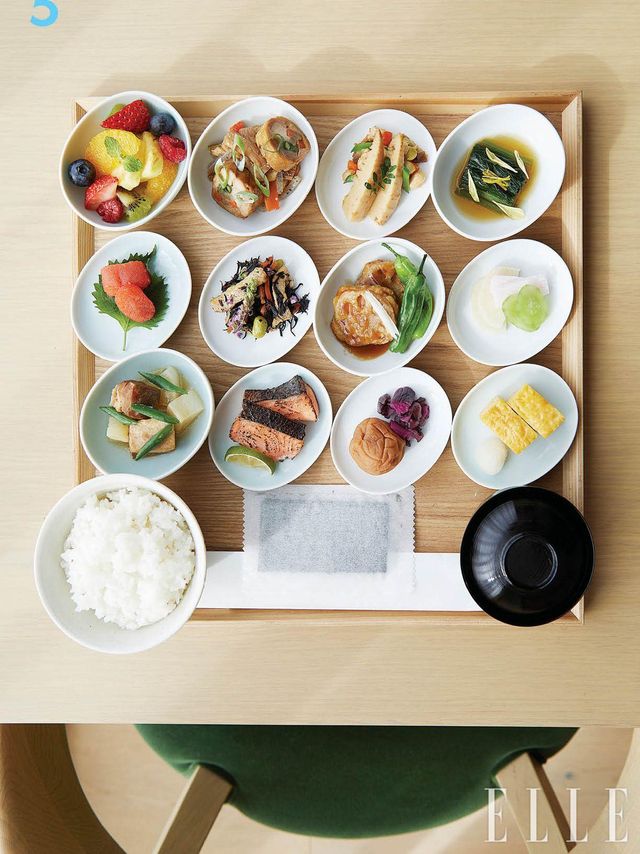 인근 농장에서 공수한 식재료를 활용한 일본식 아침. 