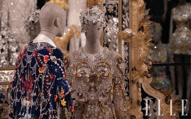 베네치아 유리공예에 경의를 표하며 다양한 기법으로 유리의 아름다움을 표현한 룸. 