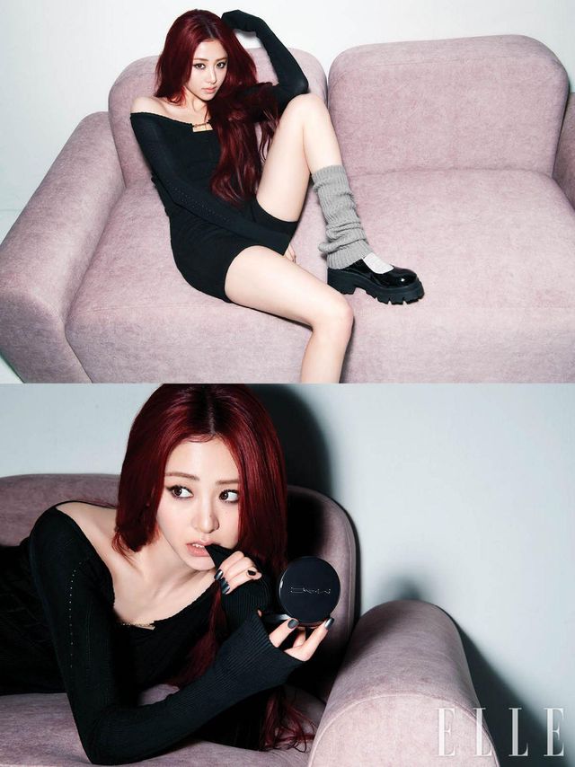 “쉽지 않음 내가 쉽게 easy”라는 가사처럼 과감한 포즈와 대담한 눈빛으로 볼드한 무드를 완벽하게 소화한 윤진. 풍부한 스킨 밸런싱 컴플렉스를 함유한 포뮬러가 피부 유수분 밸런스를 맞춰주는 NEW 스튜디오 픽스 새틴광 쿠션으로 피부 겉과 속에 건강한 광채를 더하고 맥시멀 매트 립스틱, 허니 러브를 손끝에 묻혀 양 볼과 입술에 가볍게 터치해 자연스러운 누디 핑크빛 혈색이 은은하게 퍼져나간 것처럼 연출했다. 사용 제품은 모두 M·A·C. 톱은 Jacquemus. 팬츠는 Lowbi. 슈즈는 Zara.