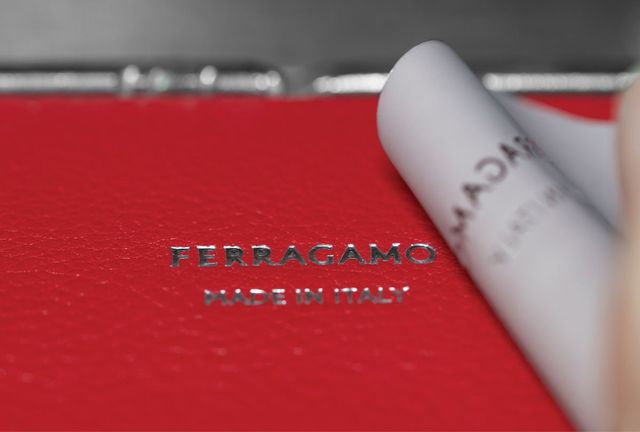 새로운 로고 디자인을 적용해 미니멀한 감성을 살렸다. 