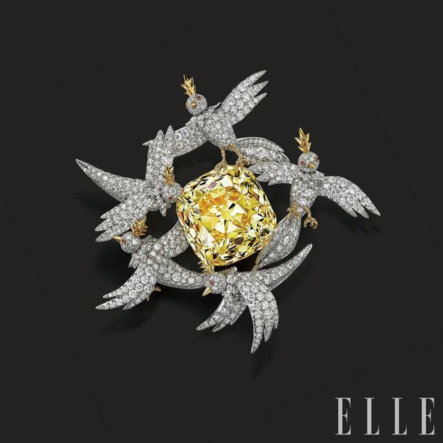 마지막 테마를 장식한 쟌 슐럼버제의 ‘버드 온 어 락’ 브로치.