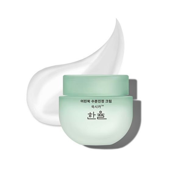 한율 어린쑥 수분진정 크림 - 병풀 유래 진정 성분, 일명 ‘시카’보다 강력한 쑥 추출 진정 성분이 자극으로 붉어진 피부를 빠르게 가라앉힌다. 55mL 3만8천원. 