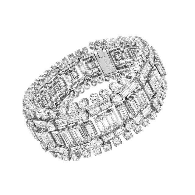 플래티넘에 다이아몬드를 세팅한 1950년 헤리티지 컬렉션 브레이슬릿. 