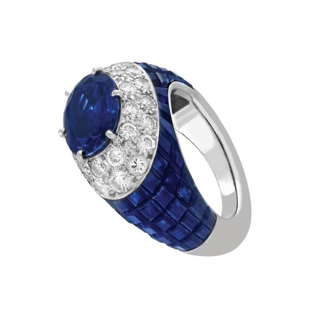 2.93캐럿의 오벌 컷 사파이어가 돋보이는, 1972년경 헤리티지 컬레션 앙카라 링. 