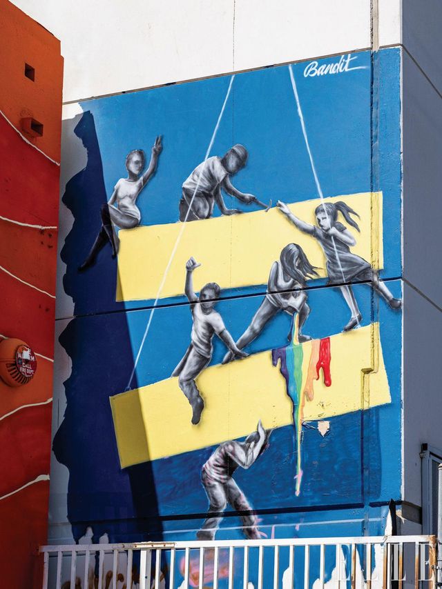 벽화와 그래피티로 가득한 아트 디스트릭트.