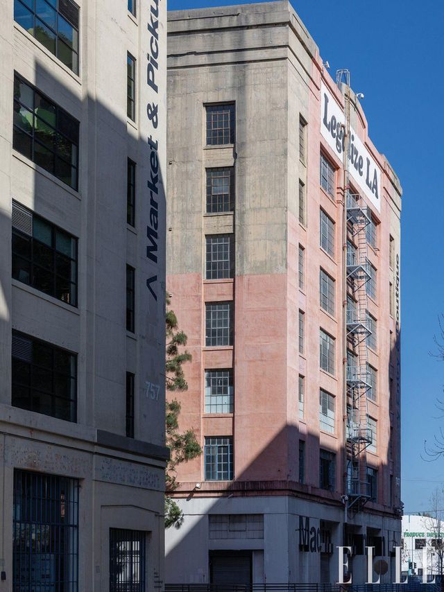  쇼핑 스폿인 ROW DTLA에선 플라스크 & 필(Flask & Field)에 들러볼 것. 유기농 데킬라와 훌륭한 펫낫(Pét Net, 내추럴 와인) 등을 발견할 수 있다. 