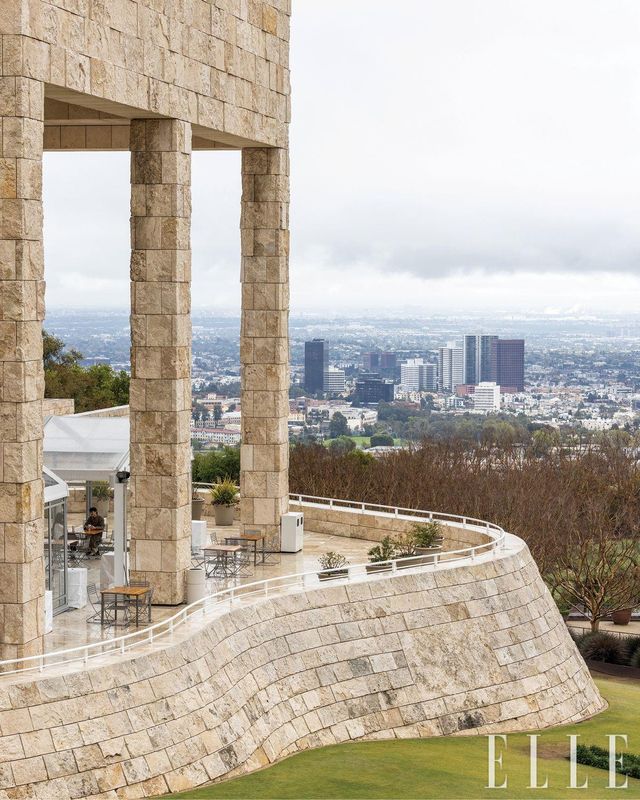  리처드 마이어가 30, 60, 15인치 정사각형 블록으로 구축한 게티 센터. 