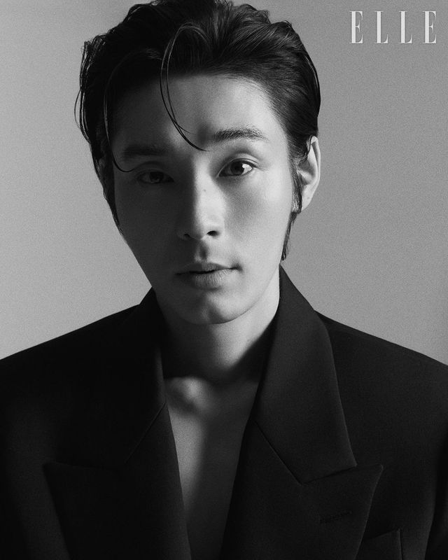 철현이 입은 롱 코트는 Alexander McQueen.