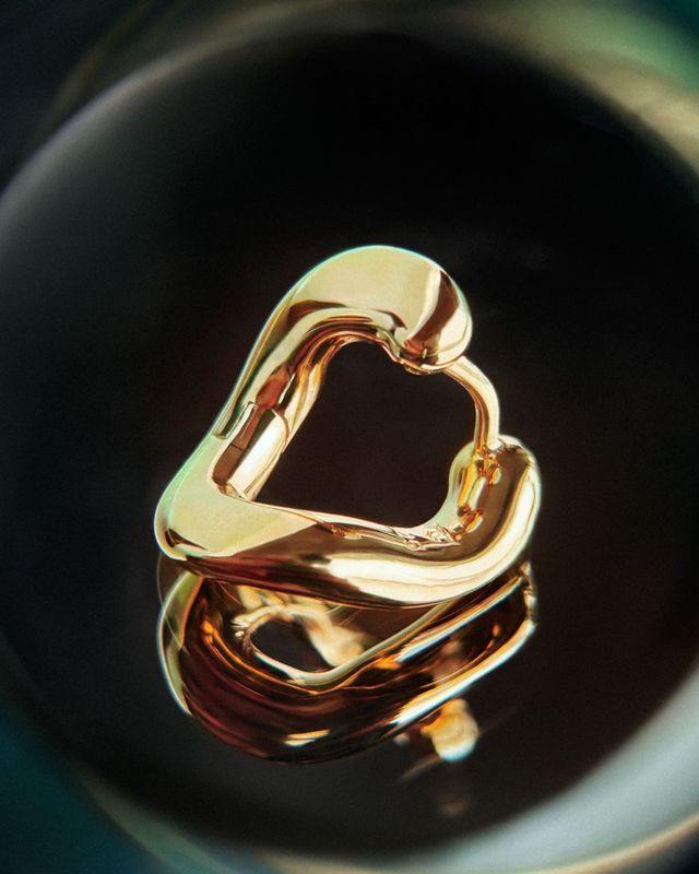 골드와 실버를 소재로 한 톰 우드의 입체적인 주얼리.